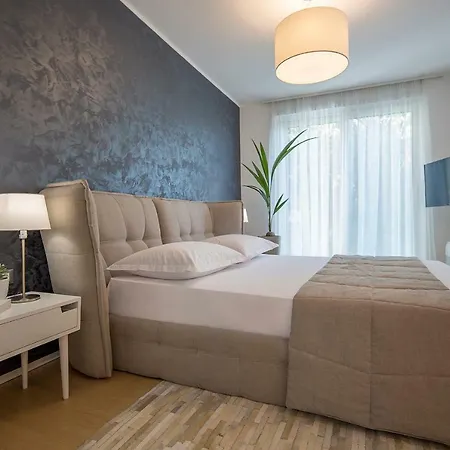 Apartment Deluxe *