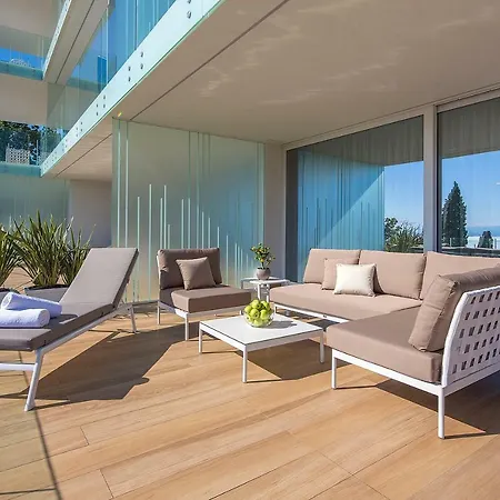 Apartment Deluxe *